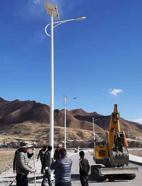 甘南碌曲10米华亭太阳能路灯项目